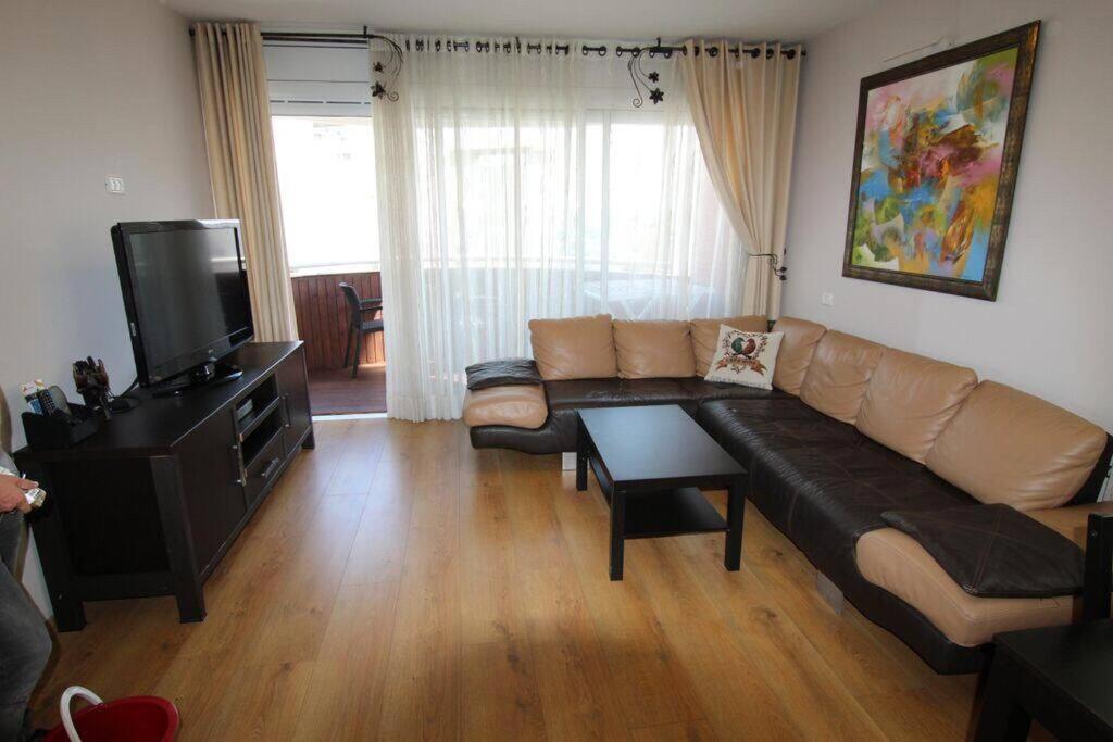 Royal Apartments , Blvd Nitza 8 Netanja Buitenkant foto