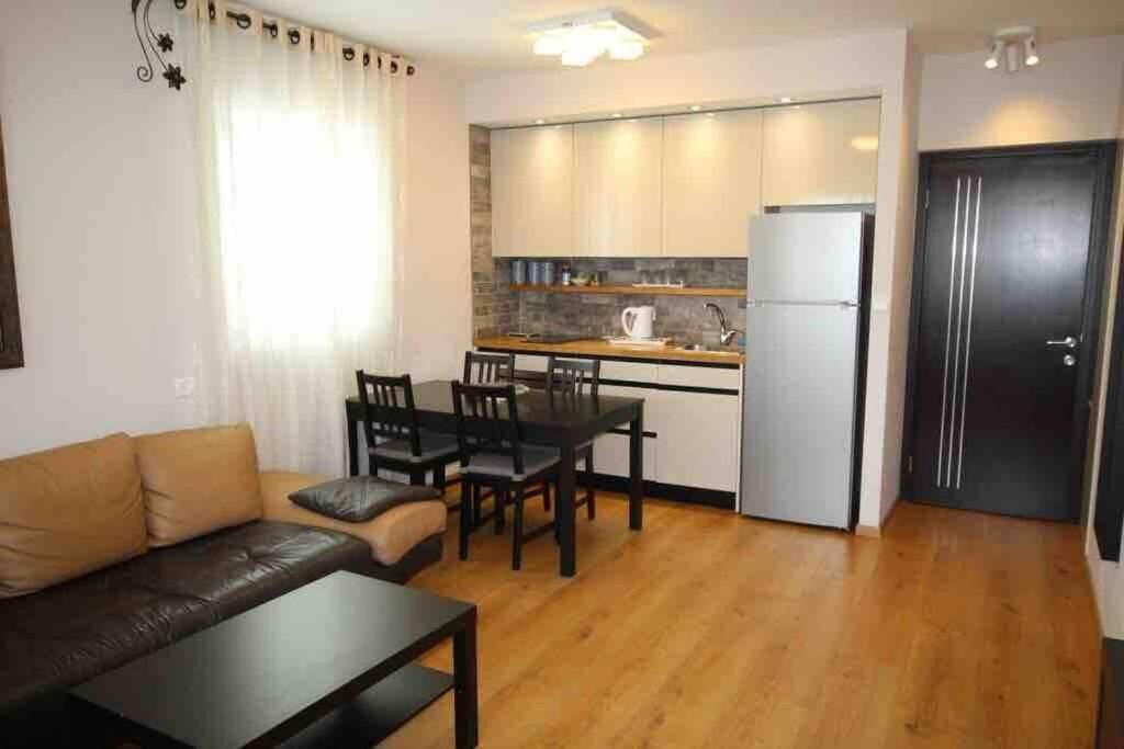 Royal Apartments , Blvd Nitza 8 Netanja Buitenkant foto