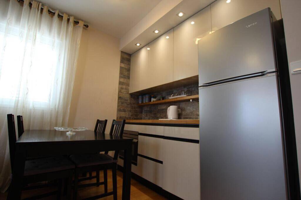 Royal Apartments , Blvd Nitza 8 Netanja Buitenkant foto